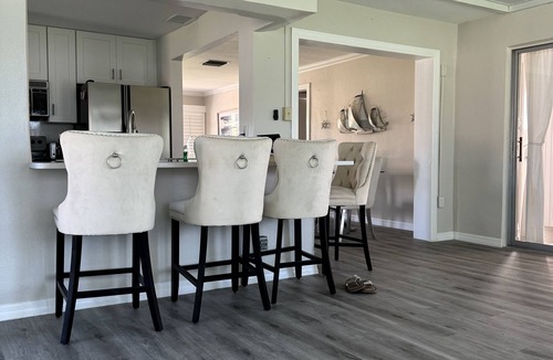 Seminole House | 5 Minutes to Indian Shores Beach across from Baypointe Conservation Area
