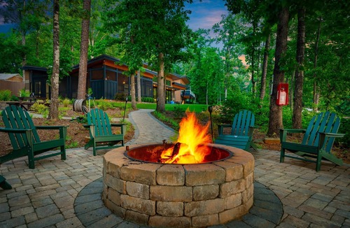 Seneca House | 5🌟 Modern Lakefront Luxury Oasis 🇺🇸 270° Lake Views w/Dock & Hot Tub!