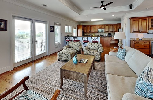 Savannah Beach House | 5 Oclock Somewhere | Pet Friendly + Near the Beach