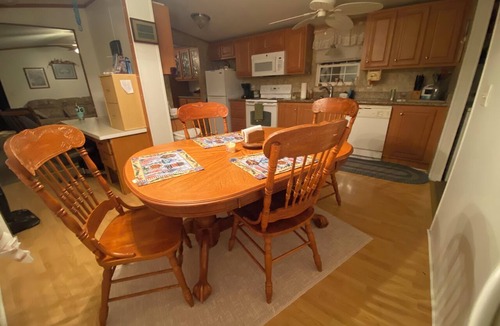 Harold House | 5 Peaceful Acres Pet Friendly Short Drive to Beach
