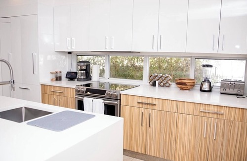 Lauderdale-by-the-Sea House | 5 star Beachside Home Next to Everything! Patio/Wifi/TVs