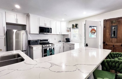 Red Oak House | 5-Star Elegant 1939 bungalow: 5 min to ATL Airport The Southern Ledger