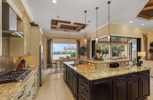 Eight Lakes House | 5 Star Lakefront | Infinity Pool | XL Lanai | Rooftop Deck