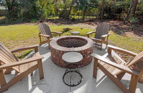 Augusta House | 5 Star Luxury Rental Just 5 min from Masters/Hot Tub/Fire Pit/EV Charger