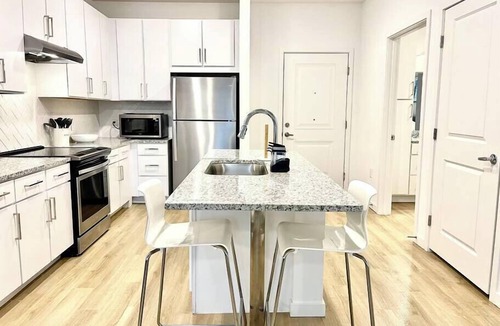 North Hyde Park Apartment | 5 STARS 1BR Hyde Park 5mDTwn POOL