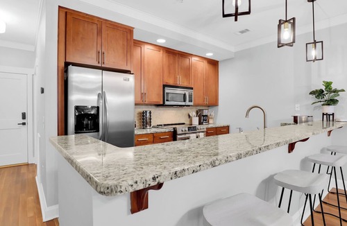 Old West Broad Neighborhood Cottage | 5 Units w/ Free Parking Walkable Historic District The Juliette by Avantstay