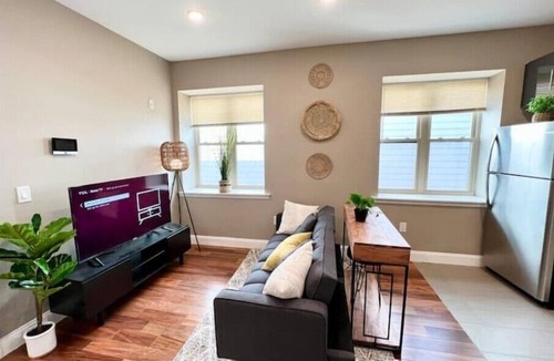 Logan Square Apartment | 501 Cozy and Comfy 1BR apartment in center city