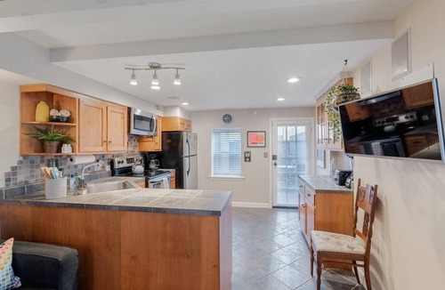 Fairmount House | 564 1/2 North Judson