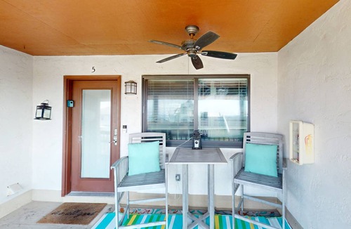 Holiday Beach Condo | 58 m² Condo ∙ 1 bedroom ∙ 6 guests