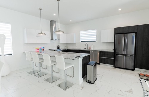 East Naples House | 5bdr/5.5ba Modern Oasis with outdoor Gym, Cold Plunge, Heated Pool & Jacuzzi
