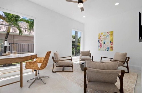 College Park House | 5BR/7BA Lux Pool with Guest House-5 min from Beach