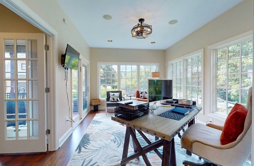Talking Rock Cabin | 5BR and 3.5BA cottage w/porch, access to shared infinity pool & hot tub