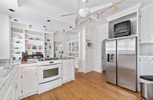 East Side Villa | 5BR Atlanta Historic-Sleeps 10-Near Emory & CDC