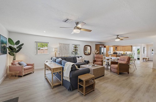Gulfport House | 5BR family home w/Heated Pool ! Enjoy St Pete & the BEACH
