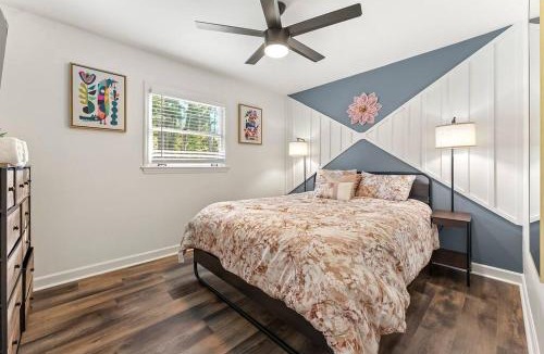 Atlanta House | 5Br Poolside Escapade Grand Vista Retreat sleeps 24