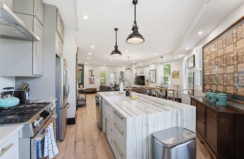 Stronghold House | 5BR + Rooftop Deck · Sleeps 14 · Skyline Views