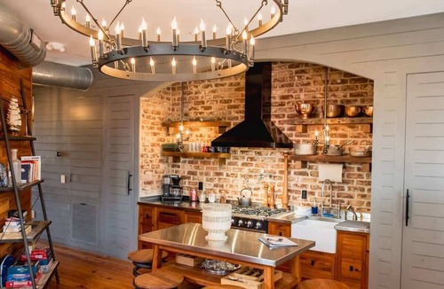 Cannonborough Elliotborough Apartment | 5BR Sleeps 10 | Entire Home | 2 Kitchens, Parking | King St | Charleston