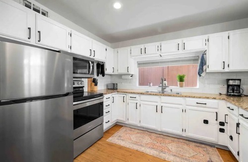 Historic Old Northeast House | 5min Drive-DTSPFlexible Guest PolicyFully Equipped KitchenPatioWasher-Dryer