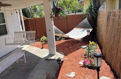 Historic Old Northeast House | 5min Drive-DTSPFlexible Guest PolicyFully Equipped KitchenPatioWasher-Dryer