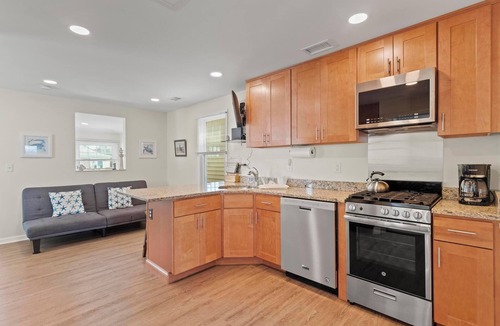 Seaside Heights Cottage | 5min walk to the beach Home 2 BR 1 Bth Grill &Deck