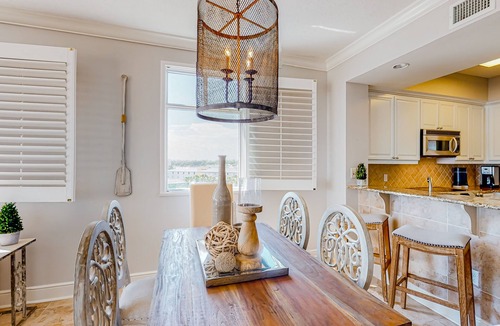 Fort Walton Beach Condo | 5th-floor condo with hot tub, outdoor pool, gym, partial ocean views, balcony
