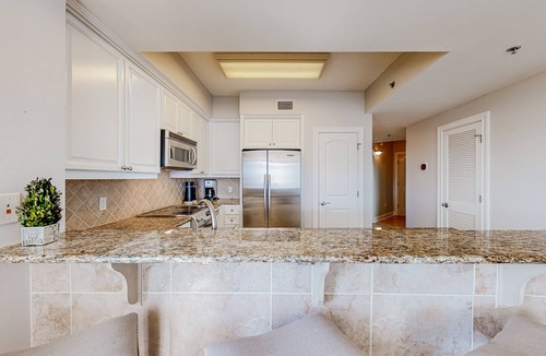 Fort Walton Beach Condo | 5th-floor condo with hot tub, outdoor pool, gym, partial ocean views, balcony