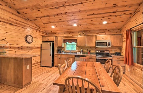 Helen Cabin | 6/5 Valley View! Close to Helen! Near Hiking & Wineries