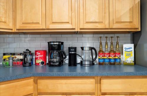 Southeast Yonkers Apartment | 6 bdr Yonkers Home 2 Apts Balcony & Parking