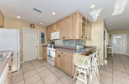 Englewood House | 6 Bedroom/5 Bathroom Direct Beachfront Home Located on the Gulf of Mexico