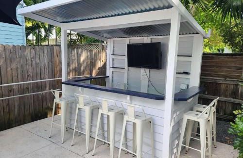 Downtown House | 6 Bedroom 6 Bath Guesthouse on Duval Street