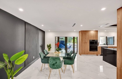 Kendale Lakes House | 6-Bedroom Home with/Pool/BBQ/Family Fun