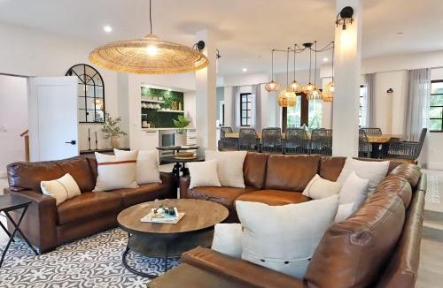 South Beach Villa | 6 Bedroom Villa with Pool & Parking in Heart of South Beach Miami
