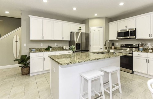 Mcelroys Belleview Villa | 6 BEDROOMs, Walk to Beach, Game Room, Parking, AC