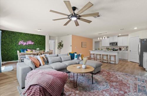 Indian Trails House | 6 Beds 12 Mins To The Beach Pets Ok Fenced Yd