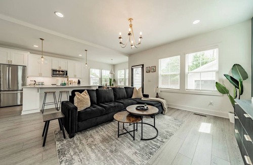 Enderly Park House | 6 Beds-Center City-Bank of America Stadium