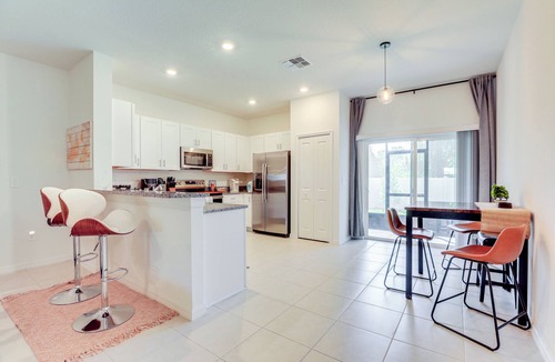 Ruskin House | 6 Mi to Apollo Beach: Townhome w/Pool Access!