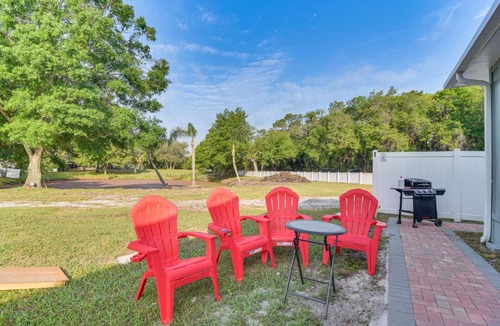 Bearss Plaza House | 6 Mi to Busch Gardens Family and Pet Friendly Home