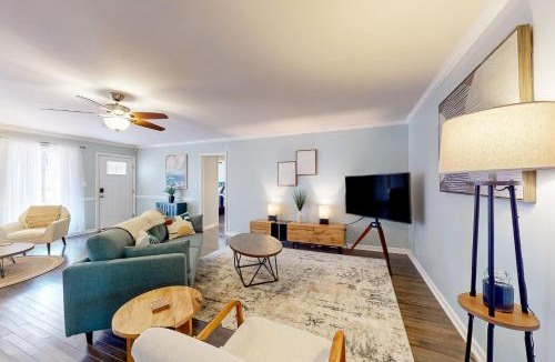 Macon House | 6 Mi to Dtwn: 'Macon Memories' Dog-Friendly Haven