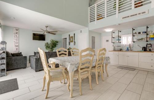 Echo Lake Apartment | 6 Mi to Riviera Beach WPB Retreat with Pool Access!