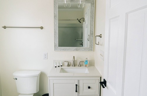 Grover House | 6 min. FROM CATAWBA 2 KINGS….QUIET REMODELED HOME PERFECT FOR COUPLES GETAWAY