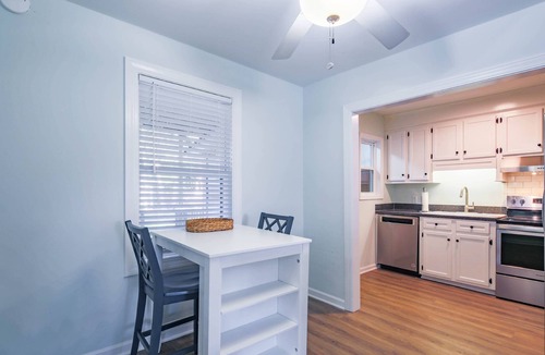 Isle of Palms House | 6 Min Walk to Beach! Dog & Family Friendly, Ground Level Duplex Unit w/Bunk Room & Covered Deck