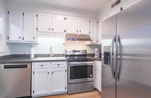 Isle of Palms House | 6 Min Walk to Beach! Dog & Family Friendly, Ground Level Duplex Unit w/Bunk Room & Covered Deck