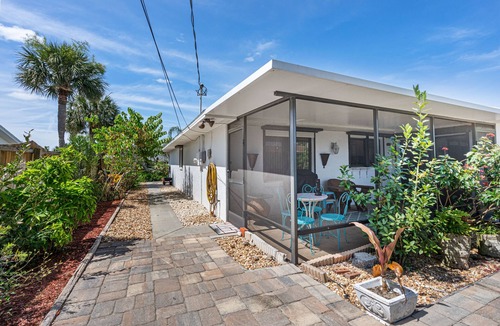 Oakview Heights House | 6 Min Walk to Beach! Beach Daze-Accessible Beach-Side Home