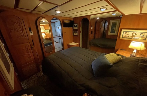 Isles of Capri Boat Rental | 60 Ft Troller “Swiss Lady”