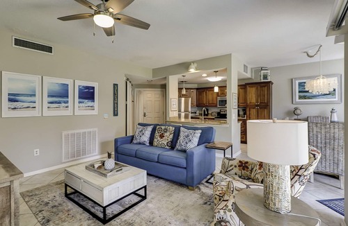 Palmetto Dunes Villa | 606 Barrington Park is less than 100 yards to beach with an oceanfront pool.