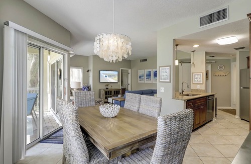 Palmetto Dunes Villa | 606 Barrington Park is less than 100 yards to beach with an oceanfront pool.