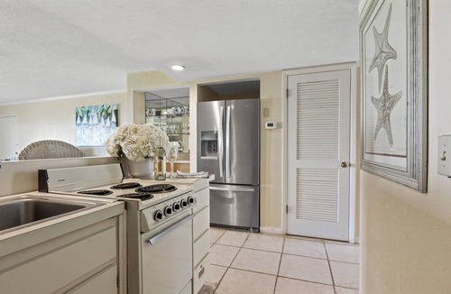 Sawgrass Condo | 622 Oceanfront Surf Villa: Calm & Cozy Retreat with Vintage Charm by the Sea
