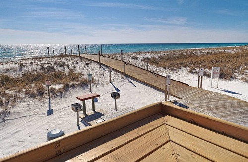 Holiday Isle Condo | 66 m² Condo ∙ 1 bedroom ∙ 6 guests