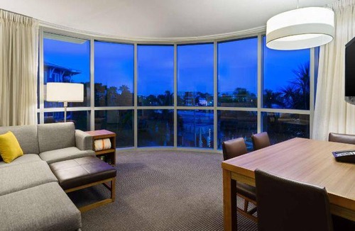 Pineapple Grove Arts District Hotel | 67 m² Hotel ∙ 127 guests
