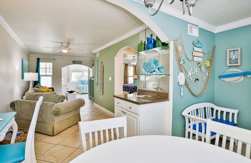 Indian Shores Condo | 68 m² Condo ∙ 1 bedroom ∙ 4 guests